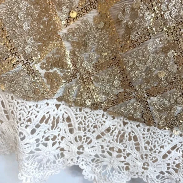 ASTR cropped sequin and lace top - Image 5
