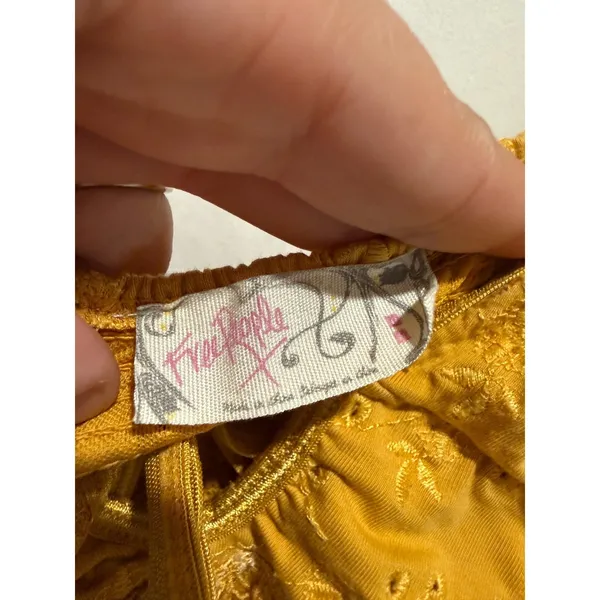 Free People Boho Crop Top Sz M Yellow Floral Eyelet Festival‎ Coastal Beach - Image 4