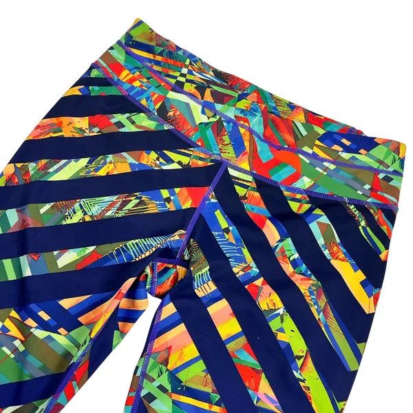 Athleta Kaleidoscope Sonar Capri Compression Leggings Colorful Abstract Size M - Image 3