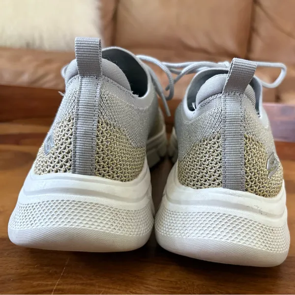 SKECHERS Memory Foam Sneakers Size 8.5 - Image 5