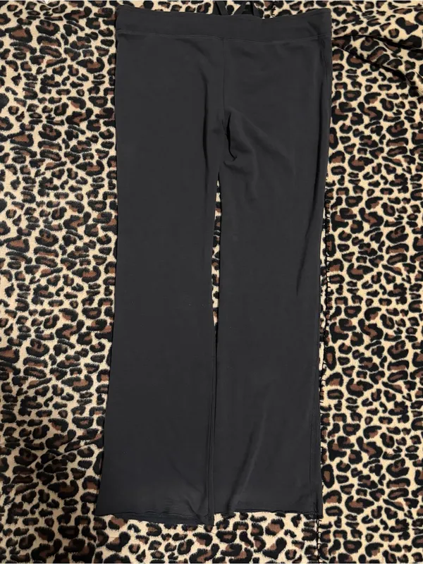 2000s vintage style 2013 Aeropostale bedazzled grey low rise flare sweatpants - Image 3
