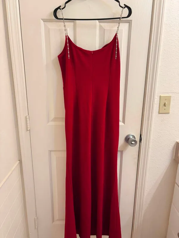 Red dress with adjustable straps Size L - Image 2