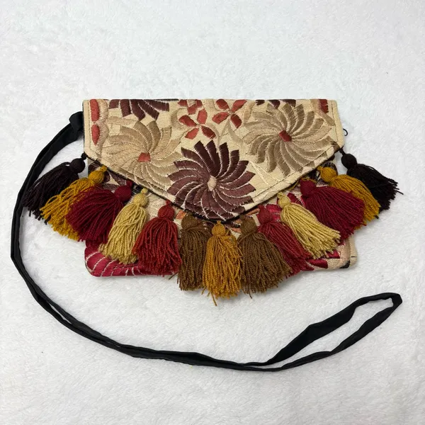 Boho Floral Embroidered‎ with tassels Women's crossbody Bag - Image 2