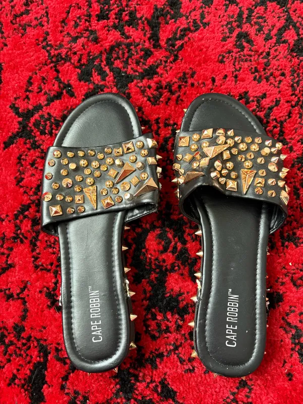 Cape Robbin black and gold Spiked slides - Image 10