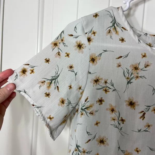 NWOT Paper‎ Crane women’s tan cream floral tiered ruffle blouse XS - Image 2