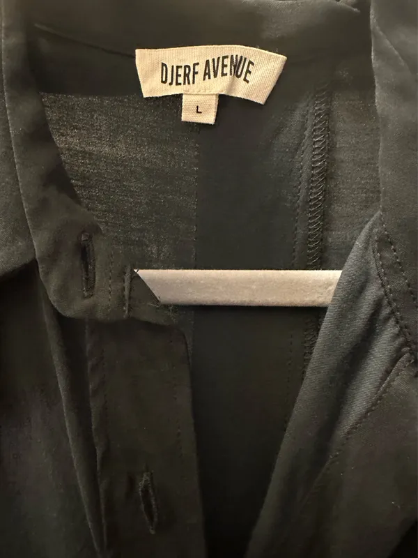 NWOT Djerf Avenue On The Go Shirt in Ash - Image 4