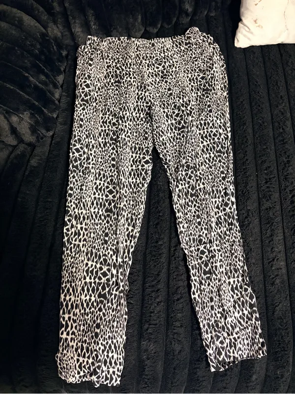 PINK Victoria's Secret Black & White Animal Print Wide-Leg Pants - Image 2