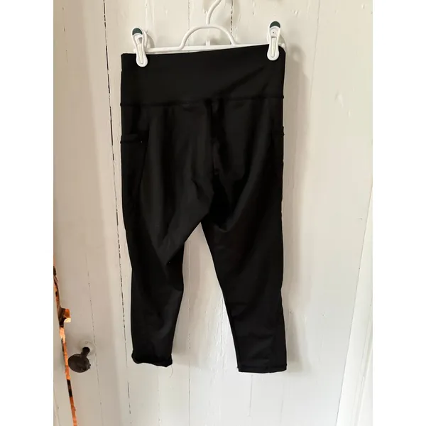 Shein Cropped Leggings size small nwot - Image 2