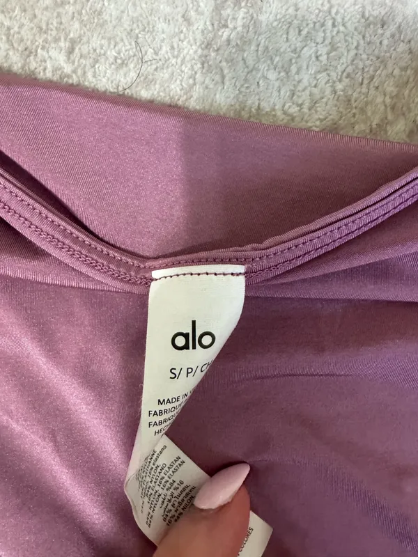 Alo yoga standout cowl tank size small - Image 3