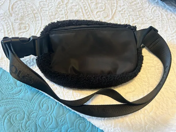 Lole Crossbody Bag Black Unisex Belt Fanny Pack - Image 2