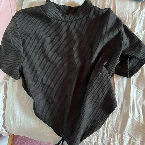 Forever 21 black open back top - Image 2