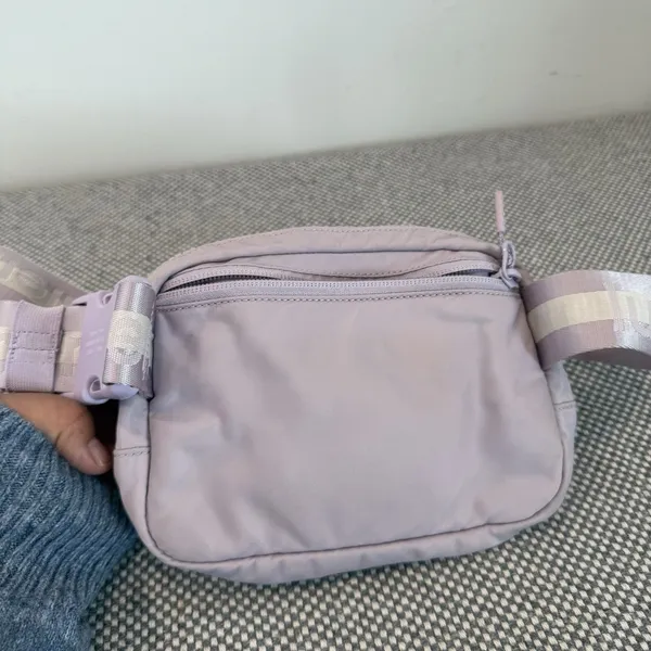 Lululemon Athletica everywhere belt bag in lilac ether/white opal/white. - Image 4