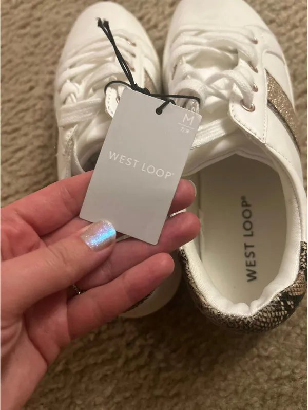 A305 West Loop Tennis Shoes White And Gold Tie Sneakers Size Medium 7/8 - Image 4