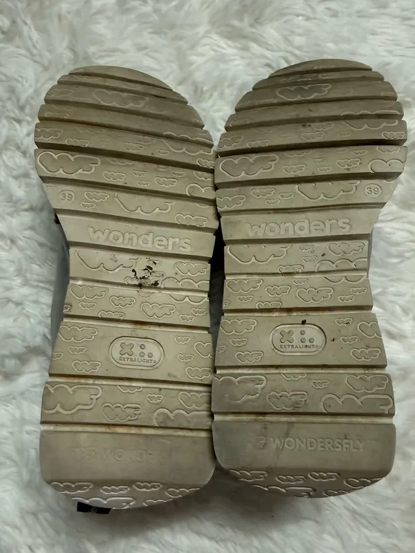 Wonders Women’s Sneakers EU 39 US 8.5 Silver Taupe Suede Platform - Image 3