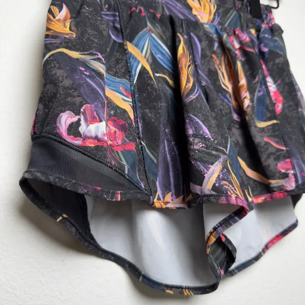 Lululemon Women Hotty Hot High-Rise Lined Short 2.5" Veiled Floral‎ Black Multi - Image 5