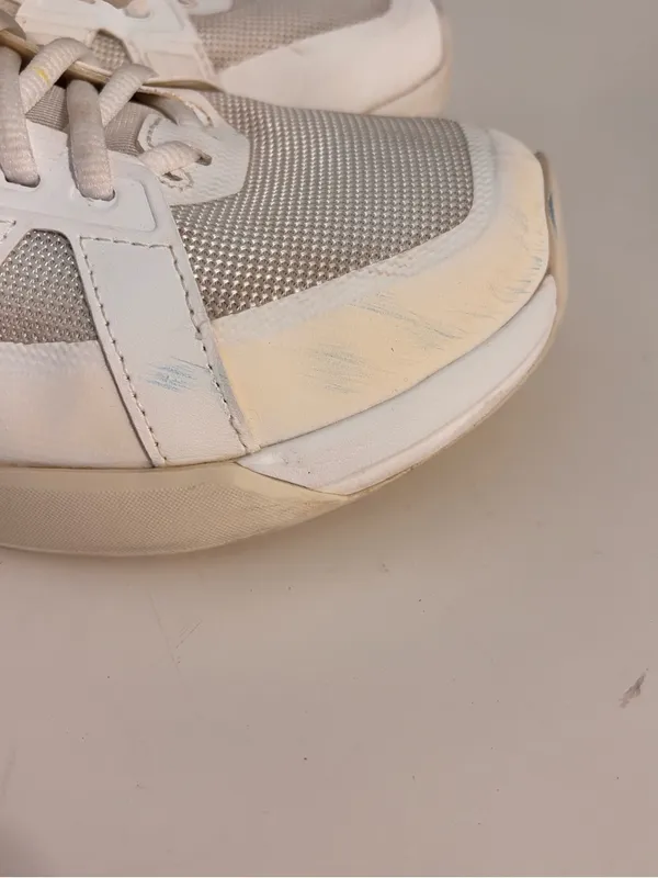 On Cloud women’s 7.5 The Roger Clubhouse Pro White Tennis Shoes Sneakers - Image 8
