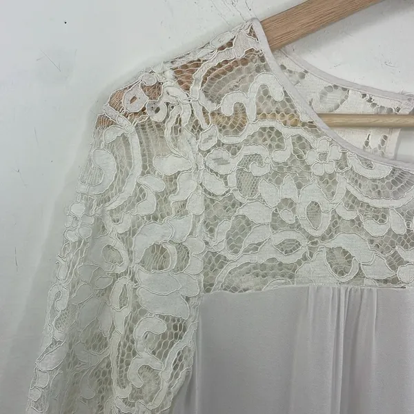 Old Navy Relaxed Lace-Trim Blouse size Small White - Image 4