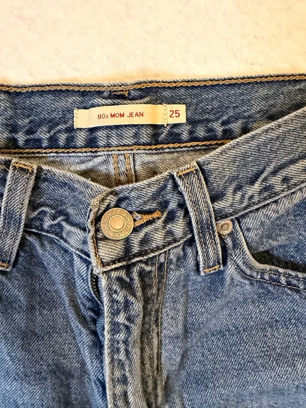Levi's Premium 80s Mom Jeans High Rise Light Wash Size 25 - Image 3