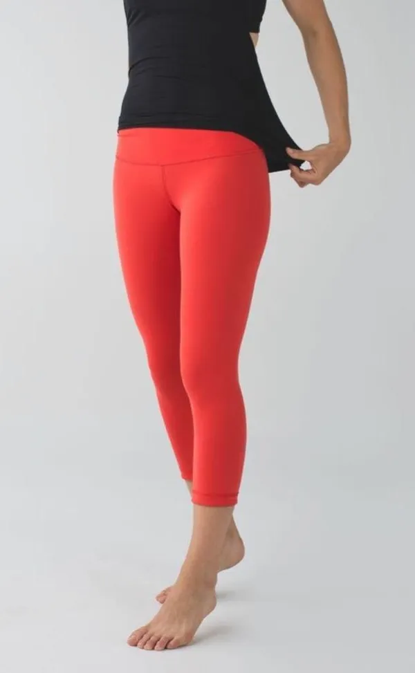 Lululemon Wunder Under Crop III *Reversible Cranberry / Alarming Sz 4 - Image 4