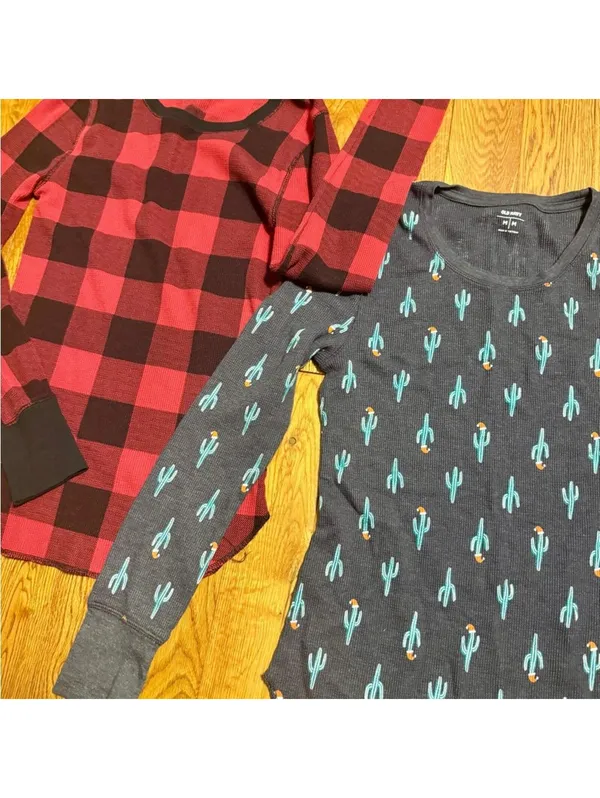 Women’s Size Medium Old Navy Red Plaid and Cactus Long Sleeve Thermal Bundle - Image 2