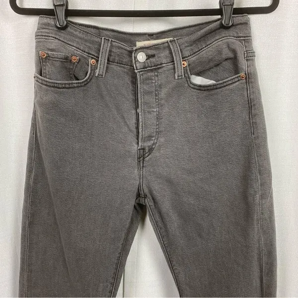 Levi’s Gray Wash Raw Hem Wedgie Straight Jeans Sz.29 - Image 3