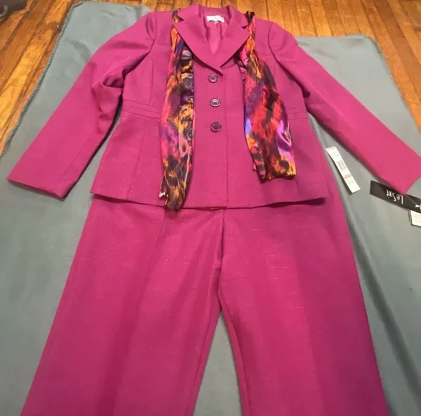 Le Suit Women's Three-Piece Pant Suit with Scarf Wild Rose Size 12 - Image 3