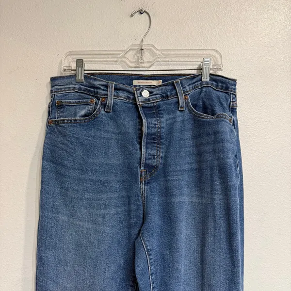 Levi’s Medium Wash Wedgie Straight Crop Jeans Sz 32 - Image 3