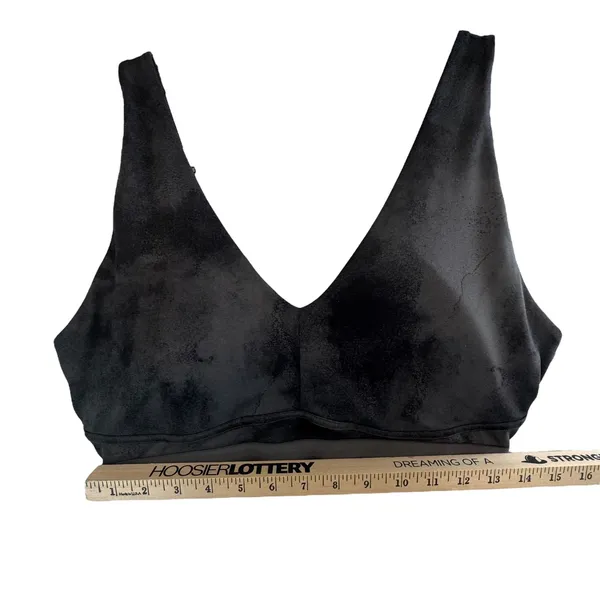 Fabletics Onyx Smudge V Neck Strappy Back M Support Sports Bra L‎ Diamond Dye - Image 4