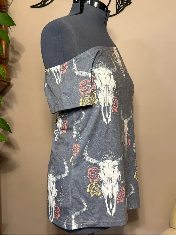 Blue Gray Short Sleeve Off-the-Shoulder Tee with Skull & Floral Print - Image 3