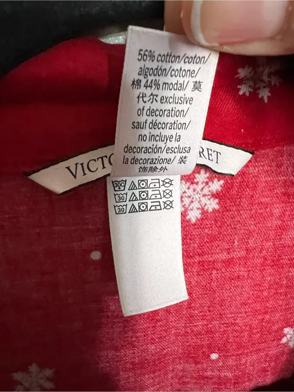 Victoria’s Secret Lipstick Red White Snowflake Short Sleeve Flannel Pajama Set - Image 6