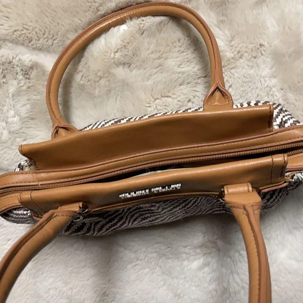 Ellen Tracy Purse - Image 8