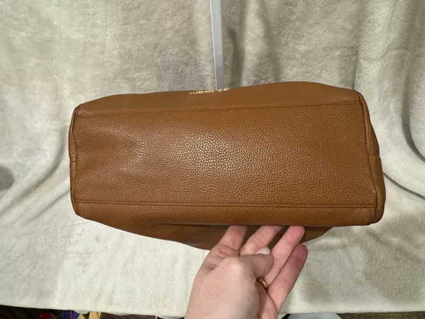 Michael Kors Evie Hobo Shoulder Bag - Image 7