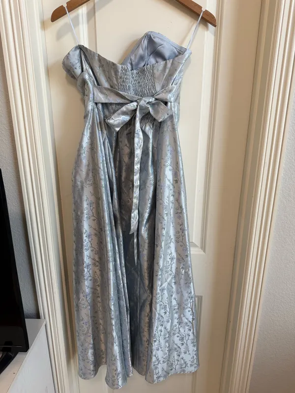 Boutique Floral Jacquard Blue Midi Dress - Image 3
