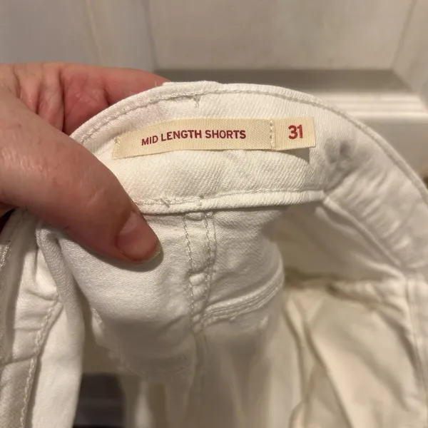Levis Womens Mid Length Shorts Size 31 White Denim Cuffed Stretch Clean Girl - Image 6