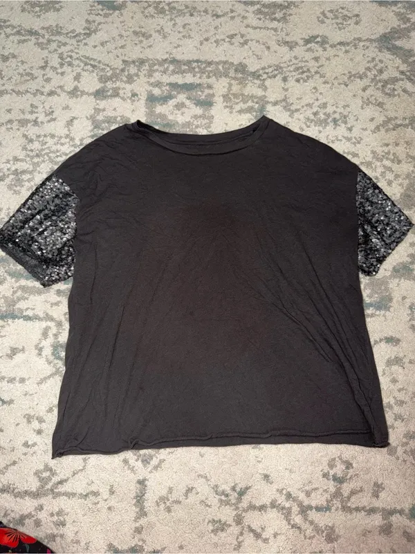 American Eagle Outfitters Black Sequin Sleeve Cropped Tee - Image 3