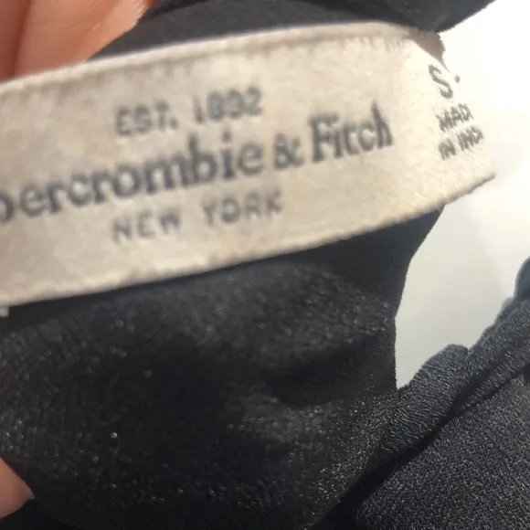 Abercrombie and Fitch black sleeveless top - Image 4