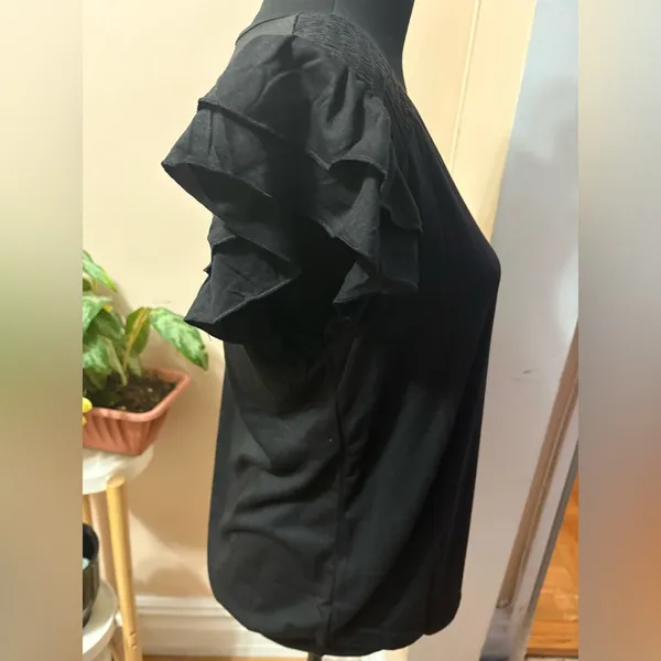 Black V - Image 2