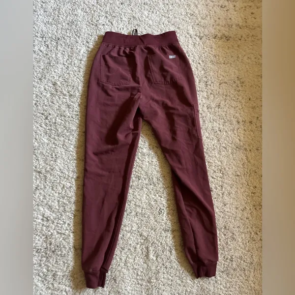 FIGS Zamora Jogger‎ Scrub Pant Size Small in Dark Cherry - Image 8