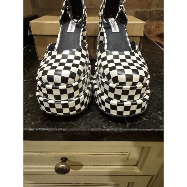 The Steve Madden Charlize Platform Pump in black and white Checkered Size 8.5 - Image 5