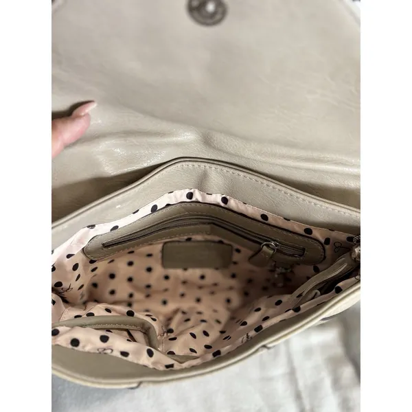 Jessica Simpson Tan/Silver Crossbody Clutch‎ Chain/Strap Purse Tassel Logo - Image 3