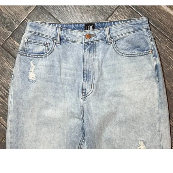 BDG Urban Outfitters High Rise Mom Jeans Light Wash Distressed Size 28 Baggy Y2K - Image 3