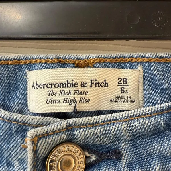 Abercrombie & Fitch The Kick Flare Ultra High Rise Jeans‎ Light Wash Size 28 - Image 4