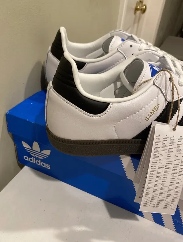 Women’s 9/Men’s 8 (UK 7.5) Adidas Samba white/black - Image 4