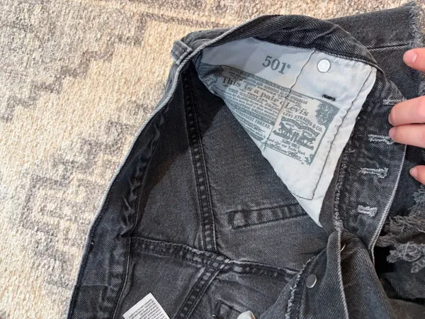 Levi’s 501 Shorts Black - Image 2