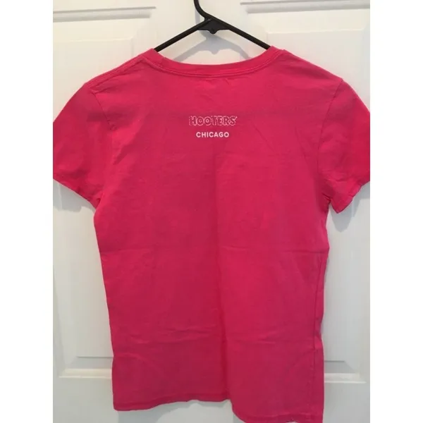 New Hooters T-shirt Tata-riffic from Chicago Size Medium - Image 6