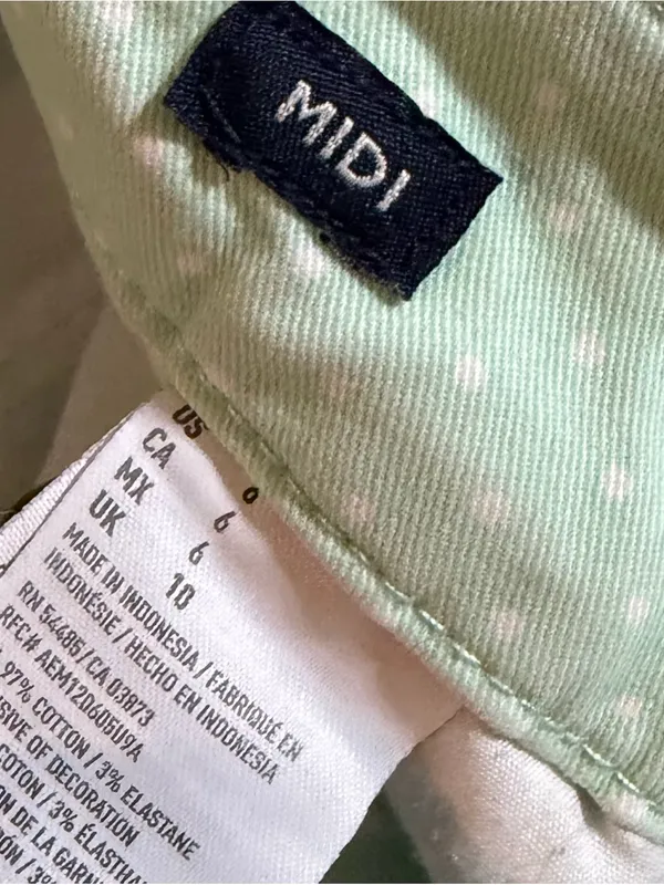 2000s vintage style American Eagle whimsical green polka dot low rise shorts - Image 8