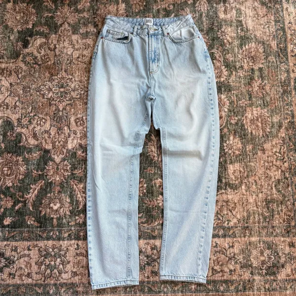 BDG Urban Outfitters Light Wash Mom Jeans High Waist Straight Leg W28 - Image 5