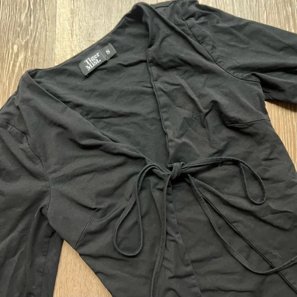 Tiger Mist Long Sleeve Black Tie Top - Image 2