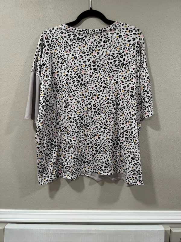 Entro Two-Tone Leopard Patchwork V-Neck Top - White, Taupe, Black - Image 5