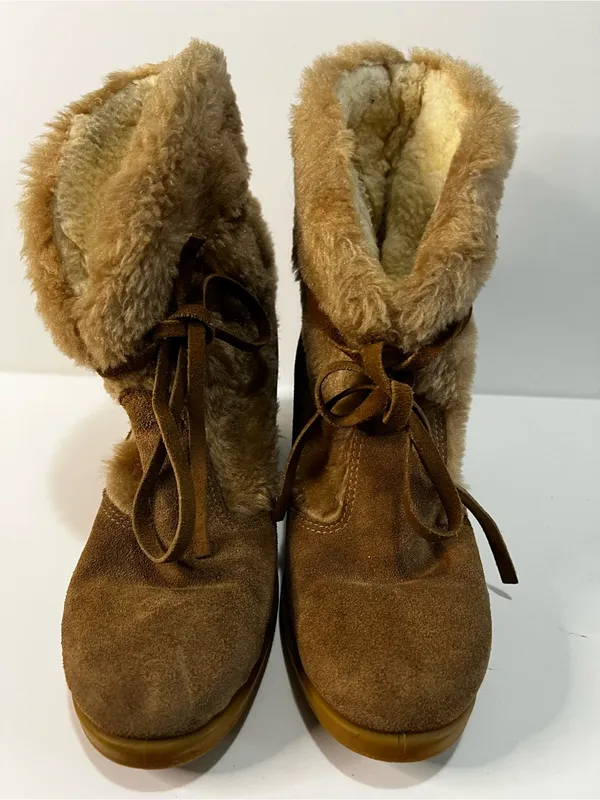 Snowland Vintage 70’s Tan Suede Faux Fur Snow Bunny Eskimo Moccasin Booties - Image 3